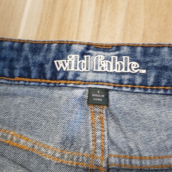 Wild fable womens distressed denim shorts, size 6 - Picture 4 of 5